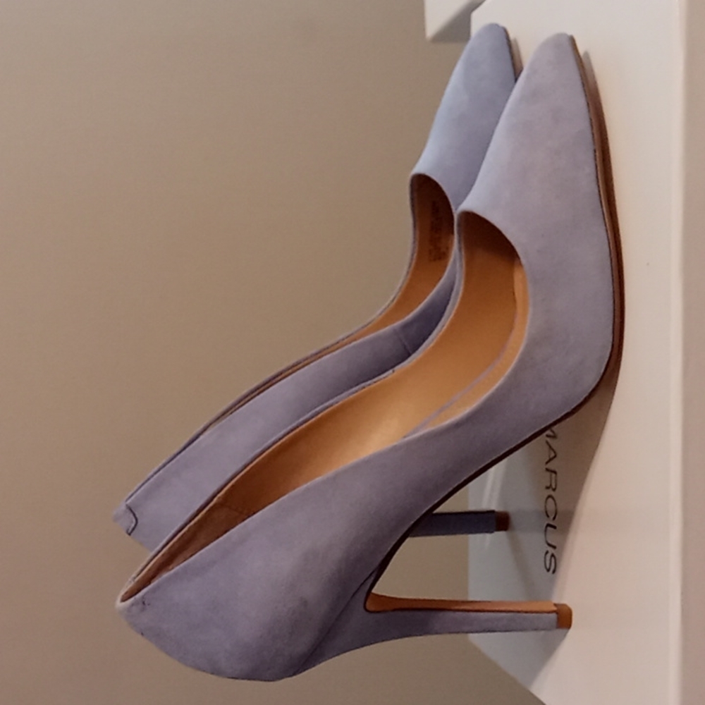 Heels - Picture 3 of 4